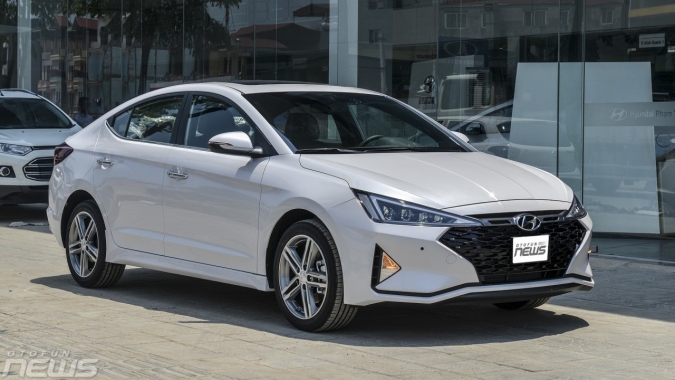 Cận cảnh Hyundai Elantra 2019 phiên bản cao cấp nhất