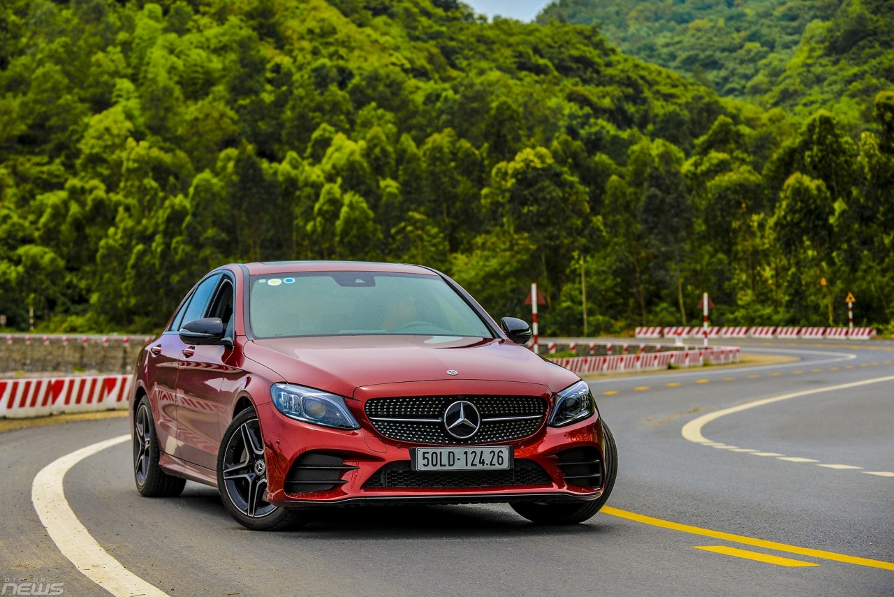chi tiet mercedes benz c300 amg gia 1897 ty dong