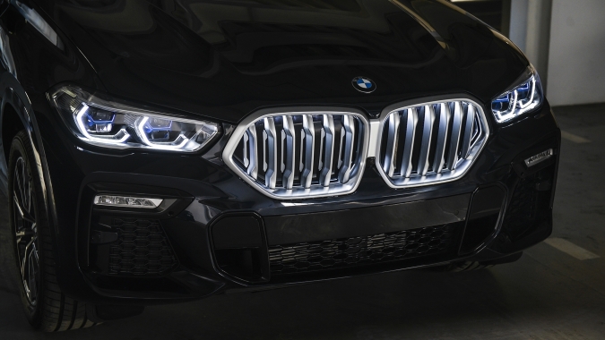 Iconic Glow - Lưới tản nhiệt phát sáng độc quyền của BMW