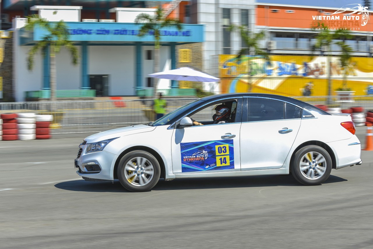 nhung bong hong tai vietnam auto gymkhana championship dep va doc