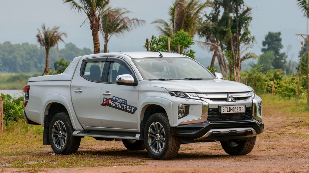 Ford Ranger bất ngờ "ngã ngựa", để rơi ngôi đầu vào tay Mitsubishi Triton