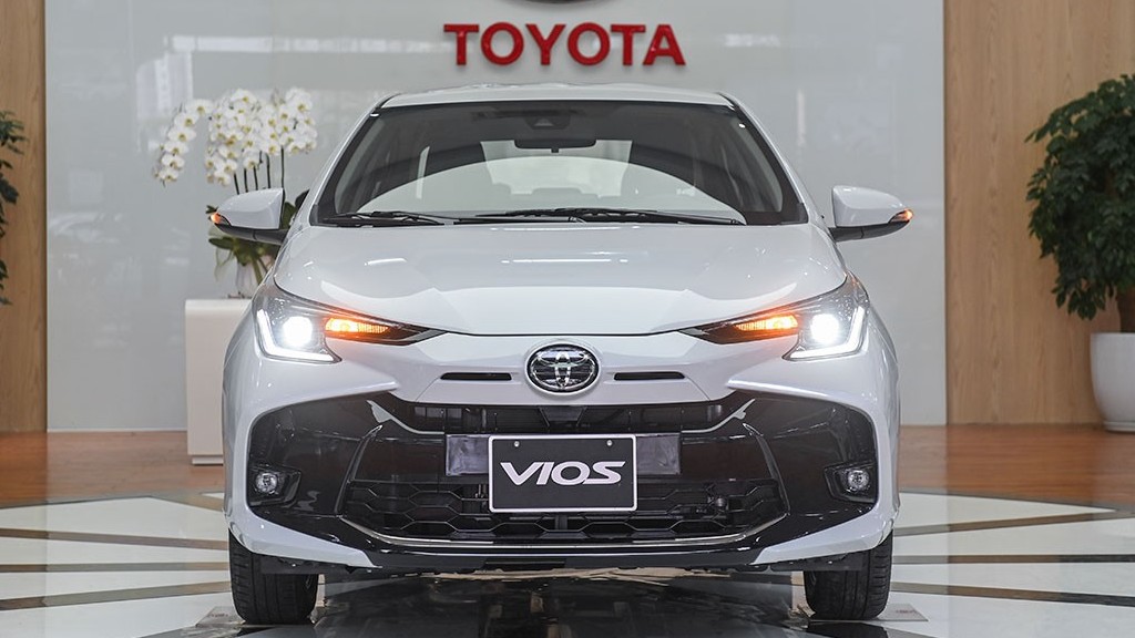 Toyota Vios 2023 vừa ra mắt đã tặng 100% trước bạ, đua giảm giá cùng sedan cỡ B