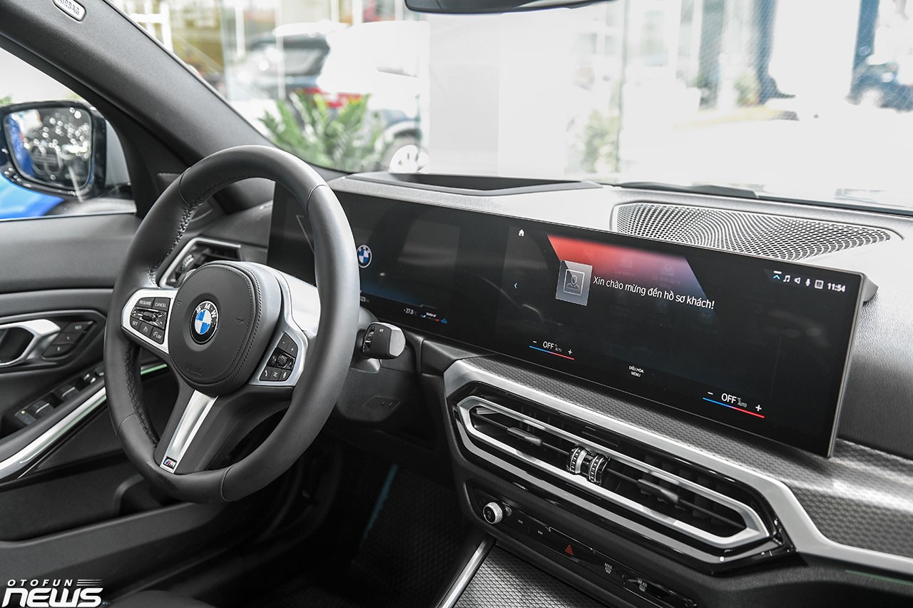 Cận cảnh BMW 330i M-Sport lắp ráp giá 1,879 tỷ đồng