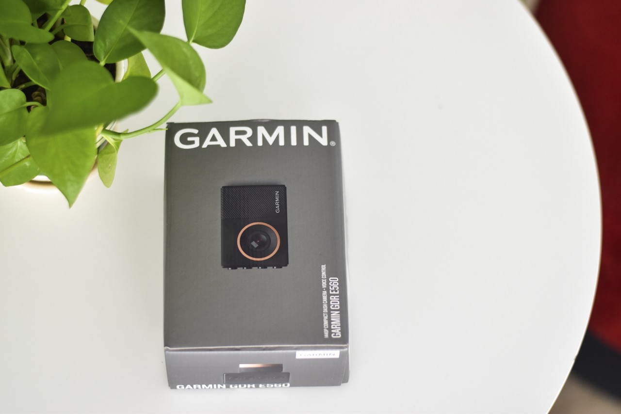 soi chi tiet garmin gdr e560 camera hanh trinh nho ma co vo