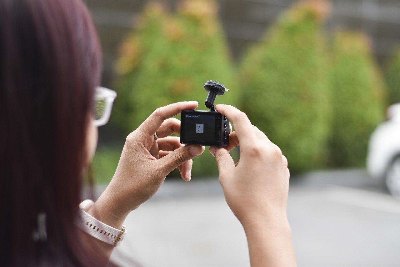 soi chi tiet garmin gdr e560 camera hanh trinh nho ma co vo
