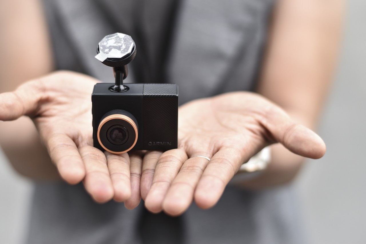 soi chi tiet garmin gdr e560 camera hanh trinh nho ma co vo