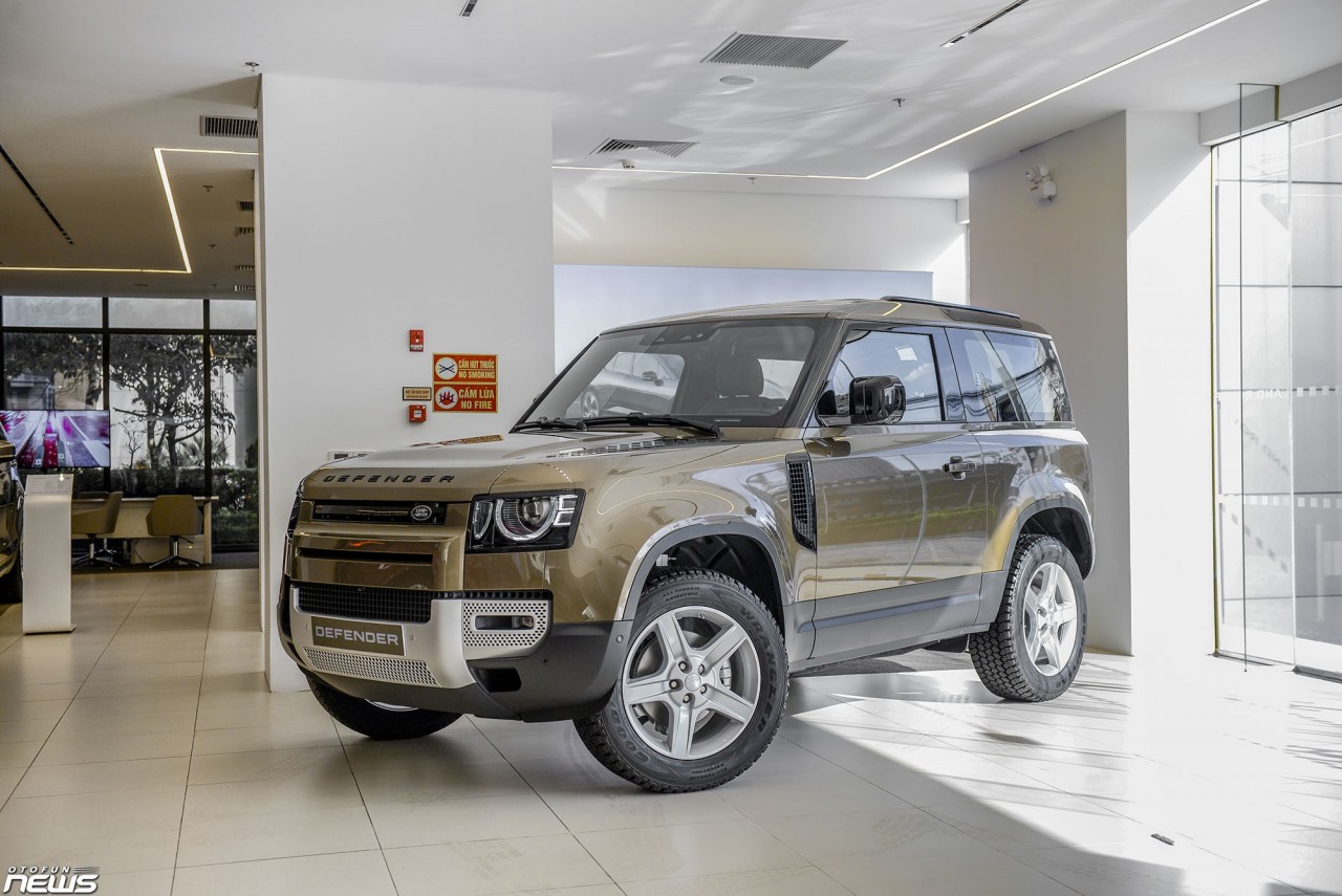 Land Rover Defender 90 - SUV 3 cửa hạng sang giá 4 tỷ đồng Land Rover Defender 90 - SUV 3 cửa hạng sang giá 4 tỷ đồng