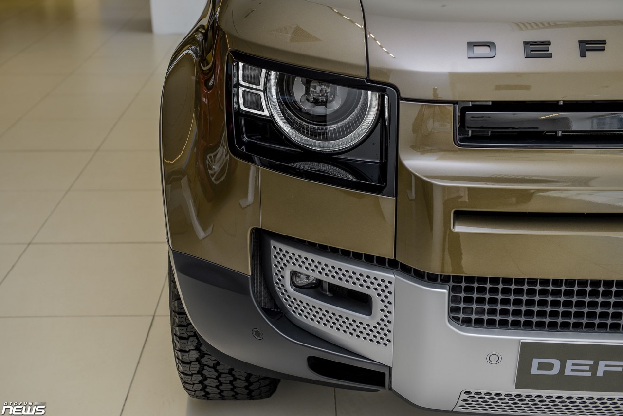 Land Rover Defender 90 - SUV 3 cửa hạng sang giá 4 tỷ đồng Land Rover Defender 90 - SUV 3 cửa hạng sang giá 4 tỷ đồng