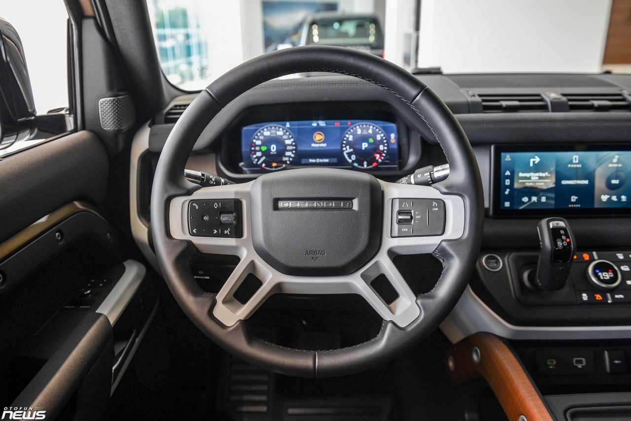 Land Rover Defender 90 - SUV 3 cửa hạng sang giá 4 tỷ đồng Land Rover Defender 90 - SUV 3 cửa hạng sang giá 4 tỷ đồng