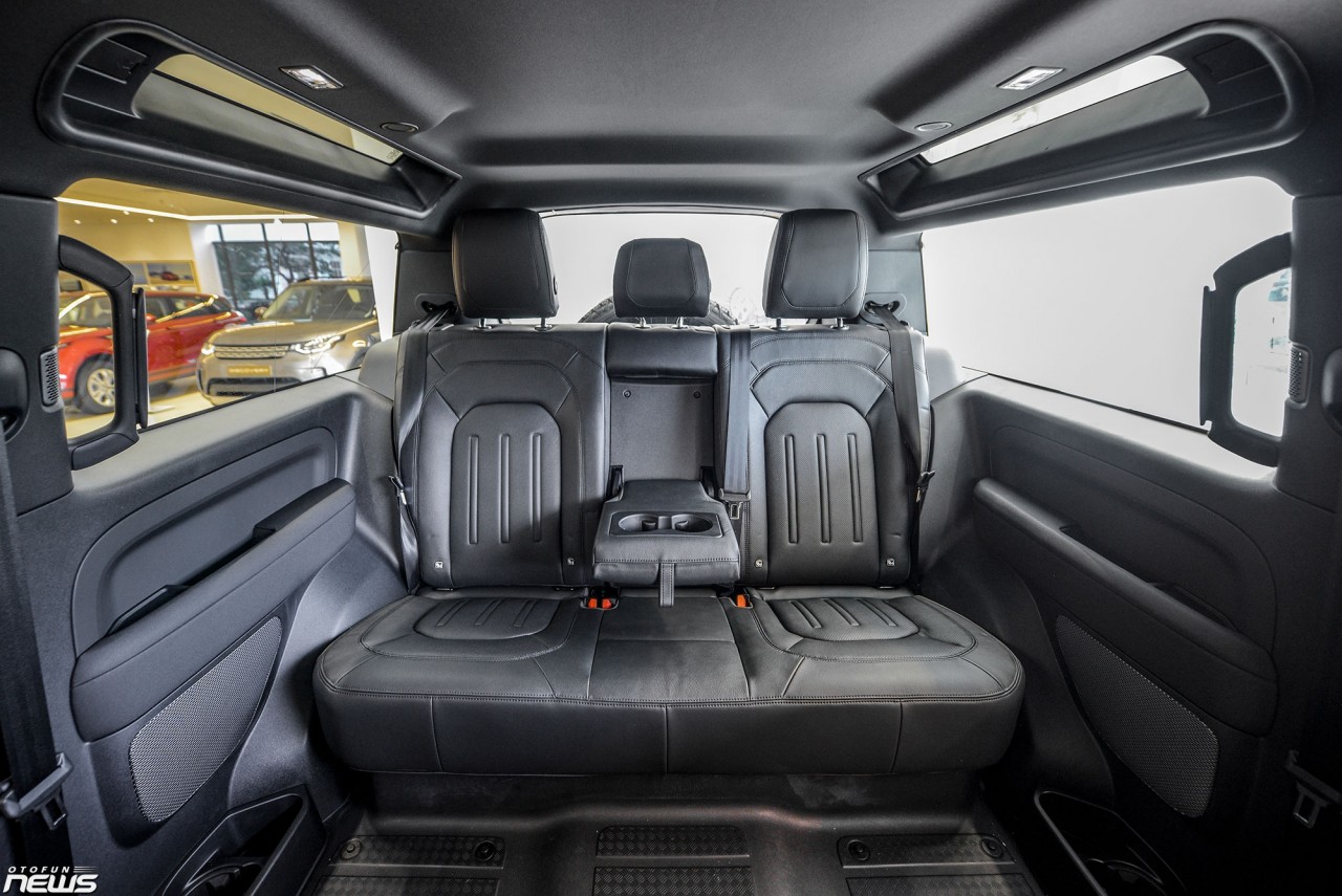 Land Rover Defender 90 - SUV 3 cửa hạng sang giá 4 tỷ đồng Land Rover Defender 90 - SUV 3 cửa hạng sang giá 4 tỷ đồng