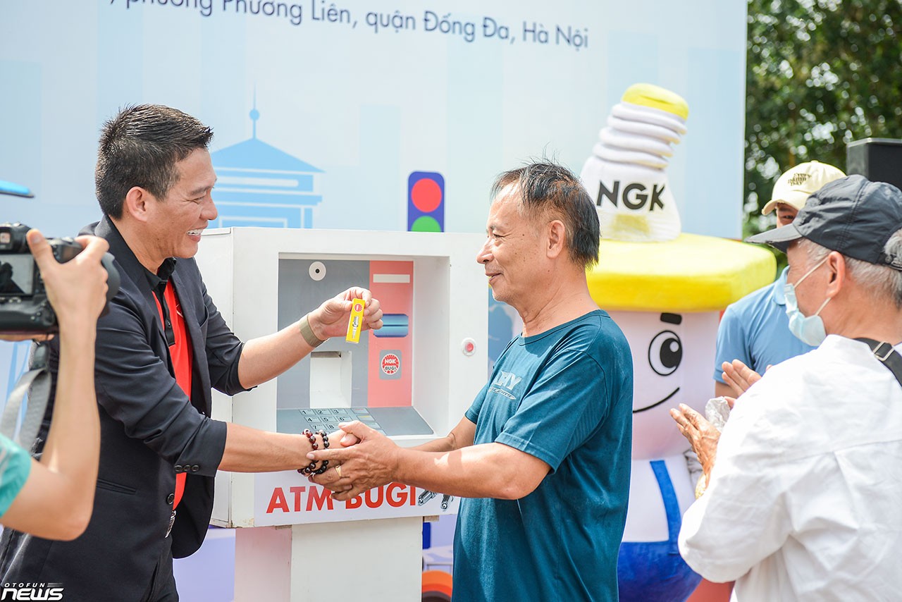 Hướng dẫn 'giải cứu' bugi ngập nước tại Hà Nội