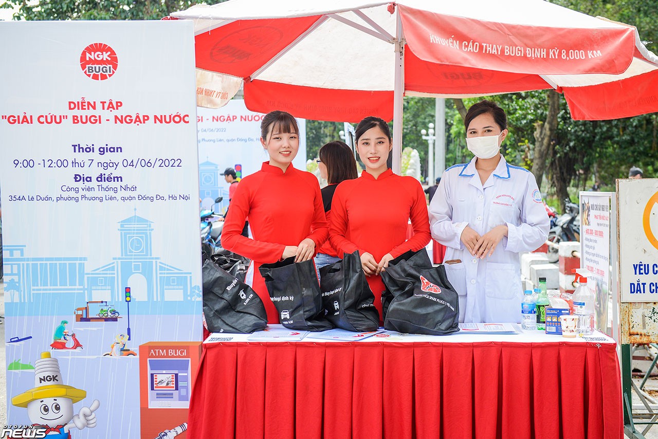 Hướng dẫn 'giải cứu' bugi ngập nước tại Hà Nội