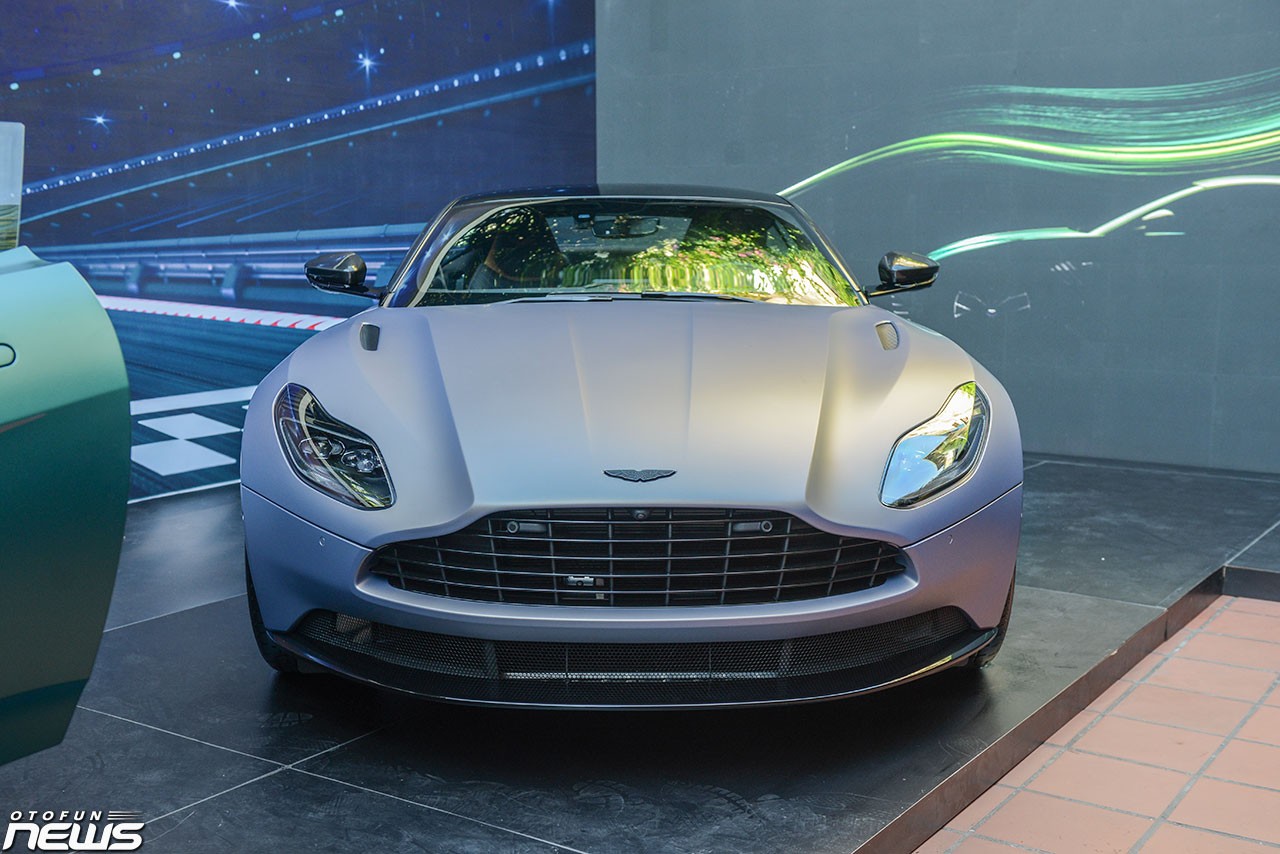 Aston Martin giới thiệu bộ đôi Vantage F1 Edition và DB11 V8 Coupe tại Việt Nam