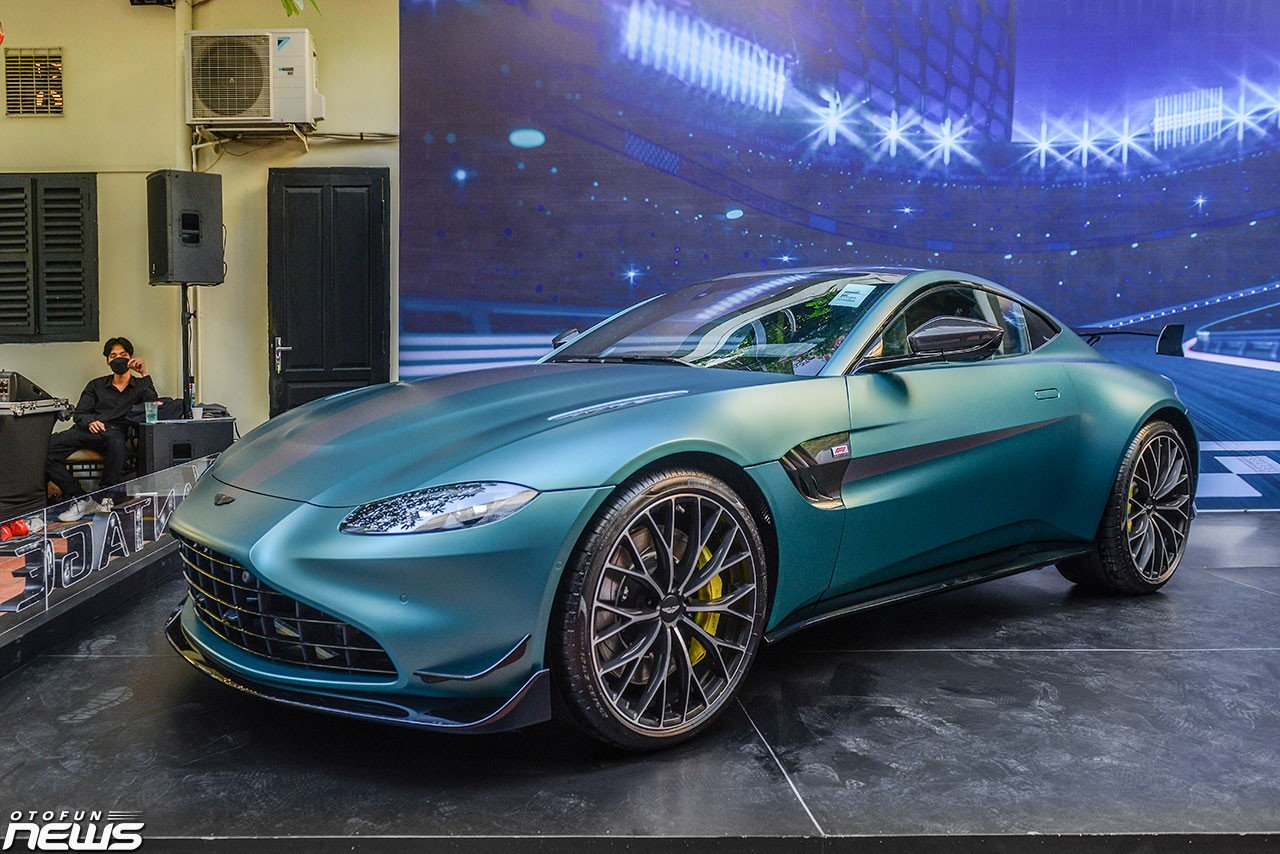 Aston Martin giới thiệu bộ đôi Vantage F1 Edition và DB11 V8 Coupe tại Việt Nam