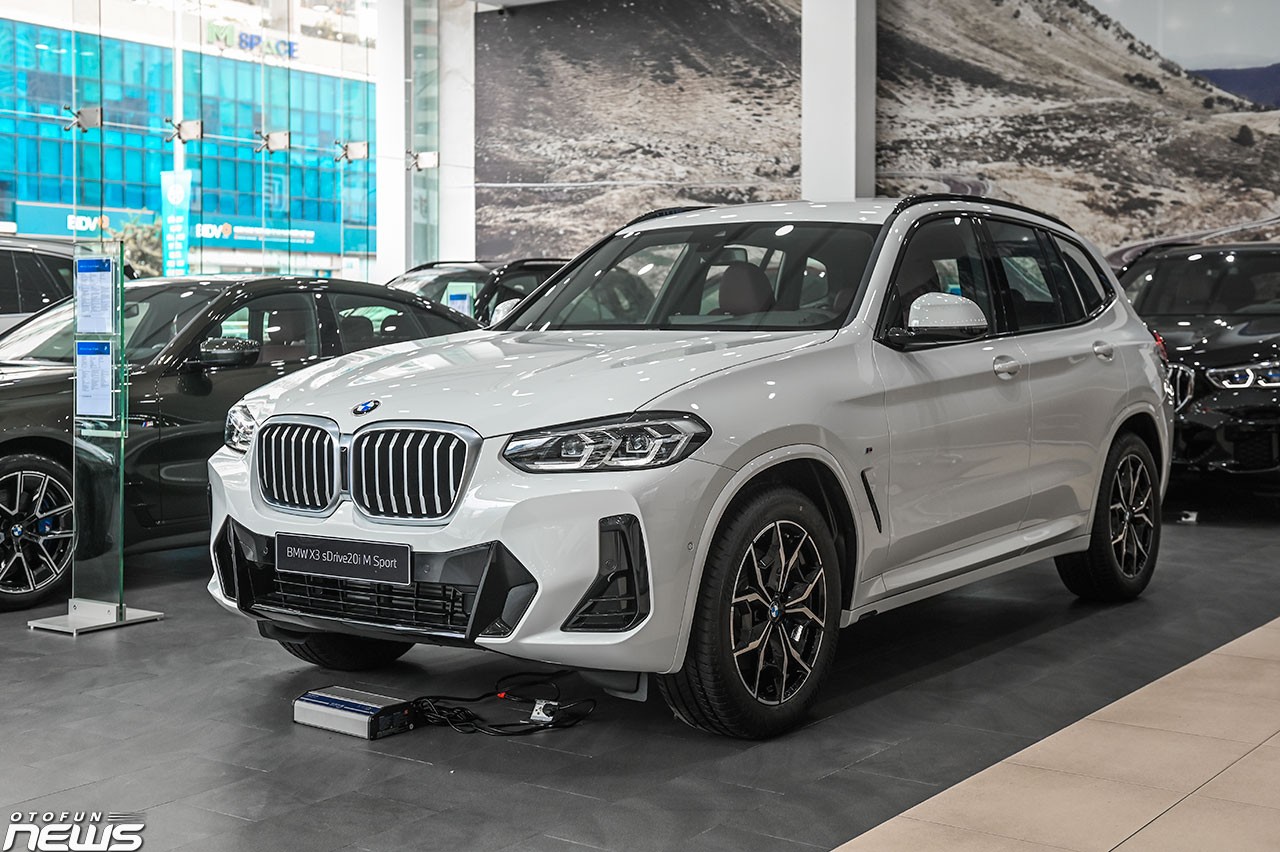 Hình chi tiết BMW X3 lắp ráp giá 1,989 tỷ đồng tại đại lý