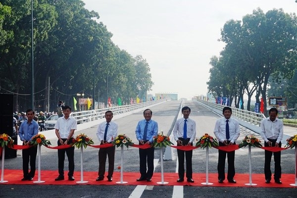 tp ho chi minh khanh thanh cau vuot 2 nhanh chay vao tan cua san bay tan son nhat
