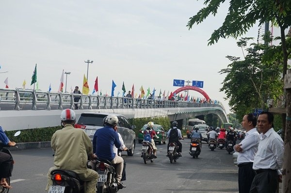 tp ho chi minh khanh thanh cau vuot 2 nhanh chay vao tan cua san bay tan son nhat