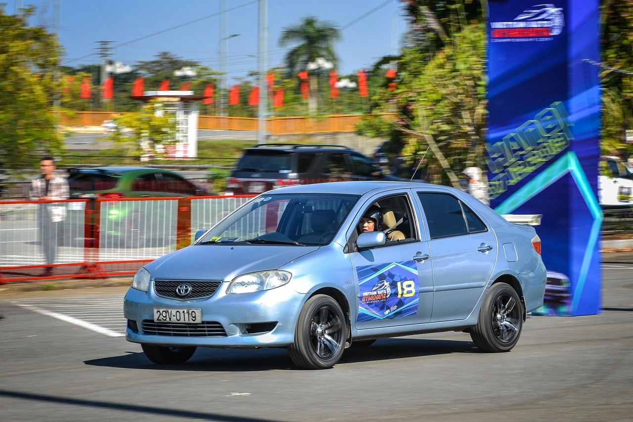 Vios vẫn "bay cao", đối lập với nhà Toyota