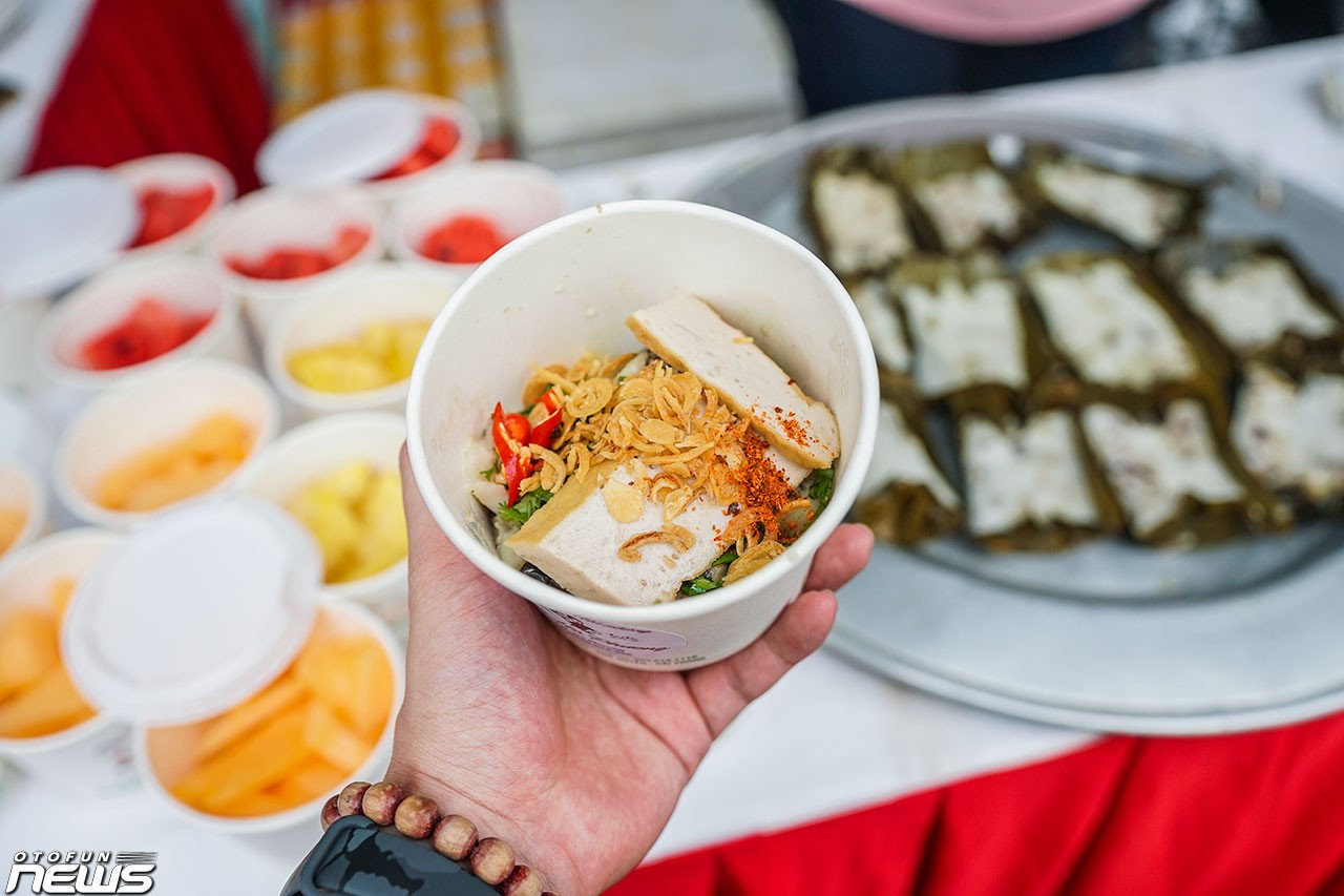 Các gian hàng Foodtour sẵn sàng cho sự kiện Xếp xe kỷ lục hình bản đồ Việt Nam