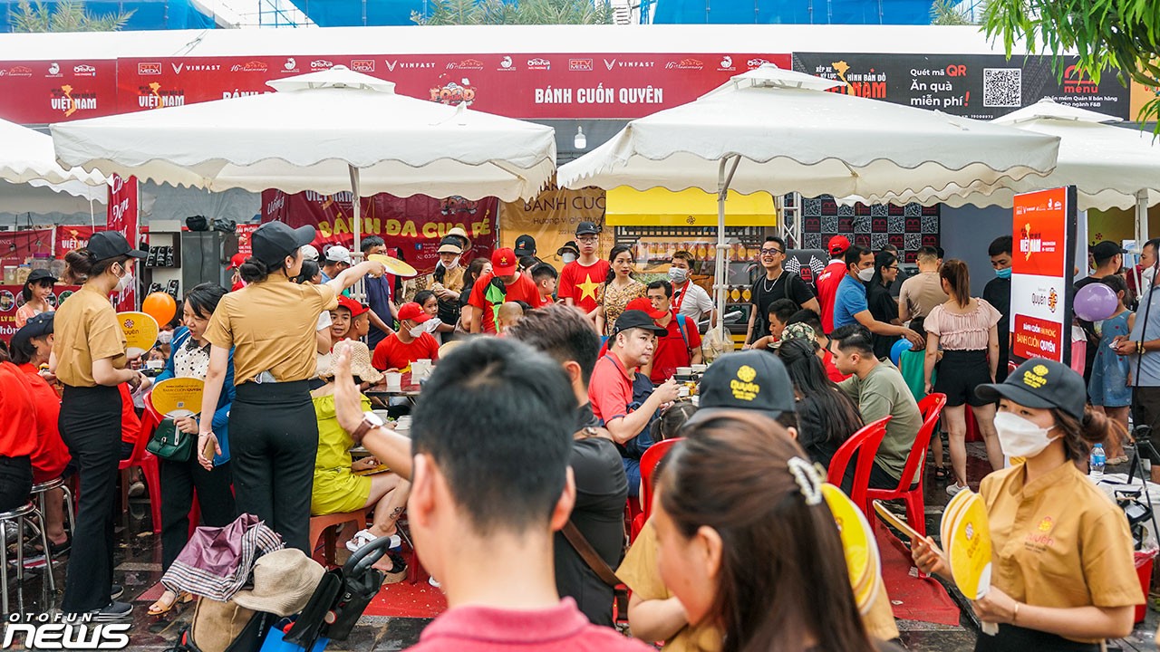 Các gian hàng Foodtour sẵn sàng cho sự kiện Xếp xe kỷ lục hình bản đồ Việt Nam
