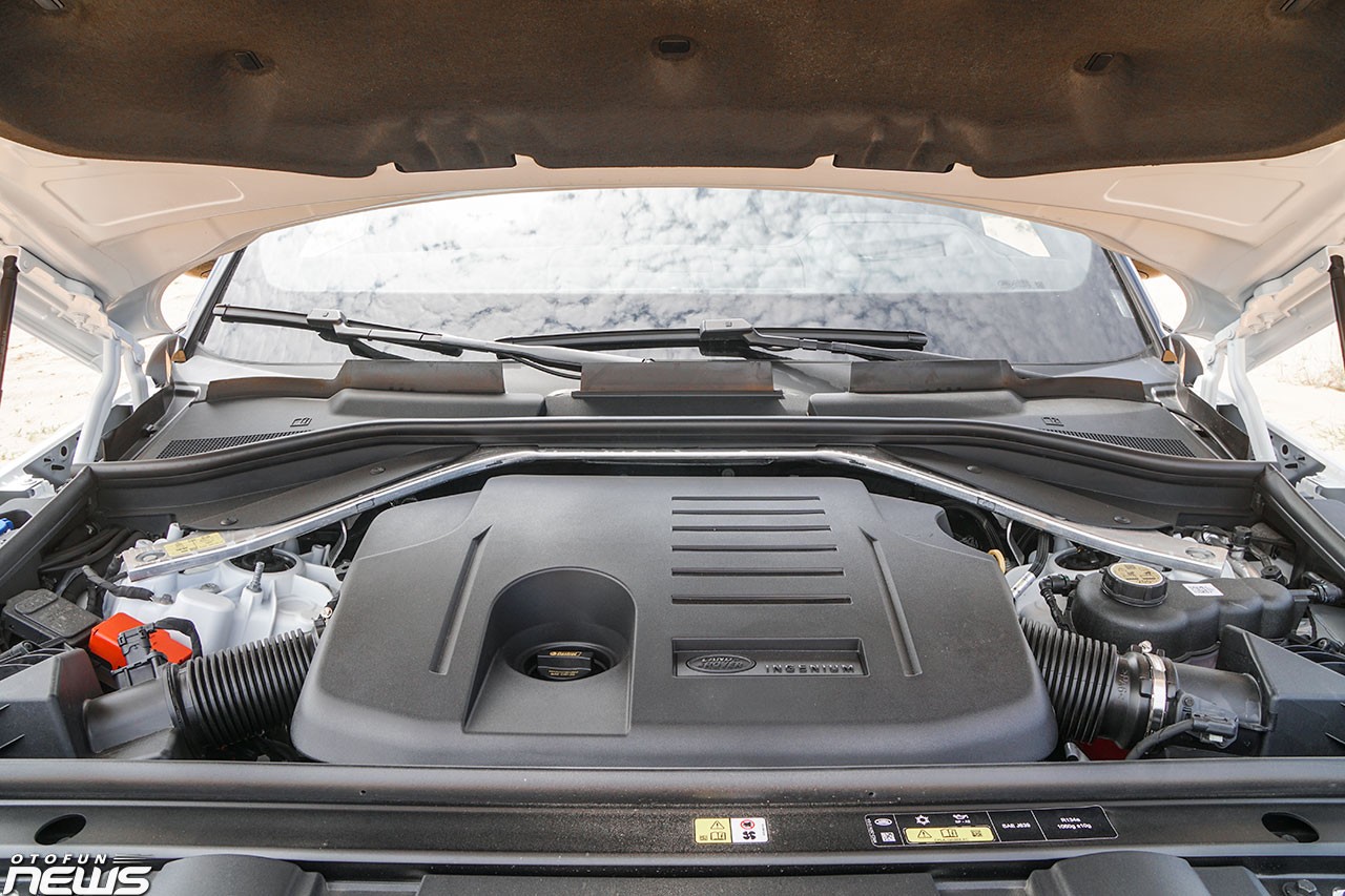 Động cơ V6 3.0 lít tăng áp kép sản sinh 360 mã lực.