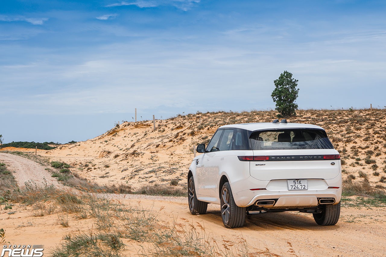Range Rover Sport 2023: SUV hạng sang mang cảm giác lái thể thao