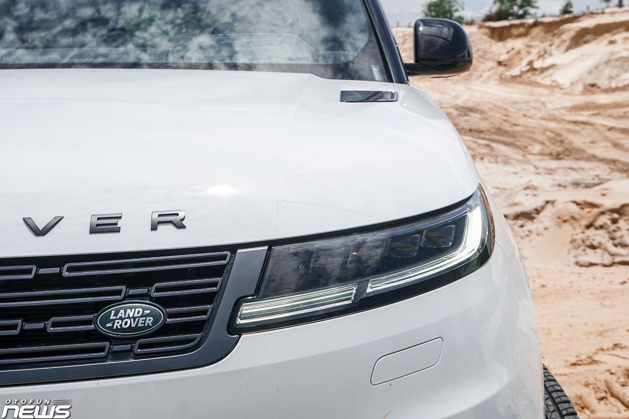 Range Rover Sport 2023 là chiếc xe có đèn ban ngày mỏng nhất lịch sử của hãng.