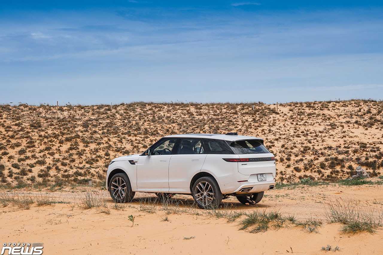 Range Rover Sport 2023: SUV hạng sang mang cảm giác lái thể thao