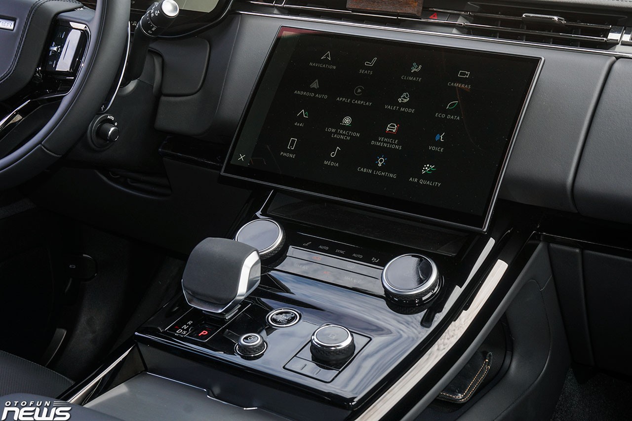 Range Rover Sport sử dụng màn hình Pivi Pro 13,1 inch trung tâm.