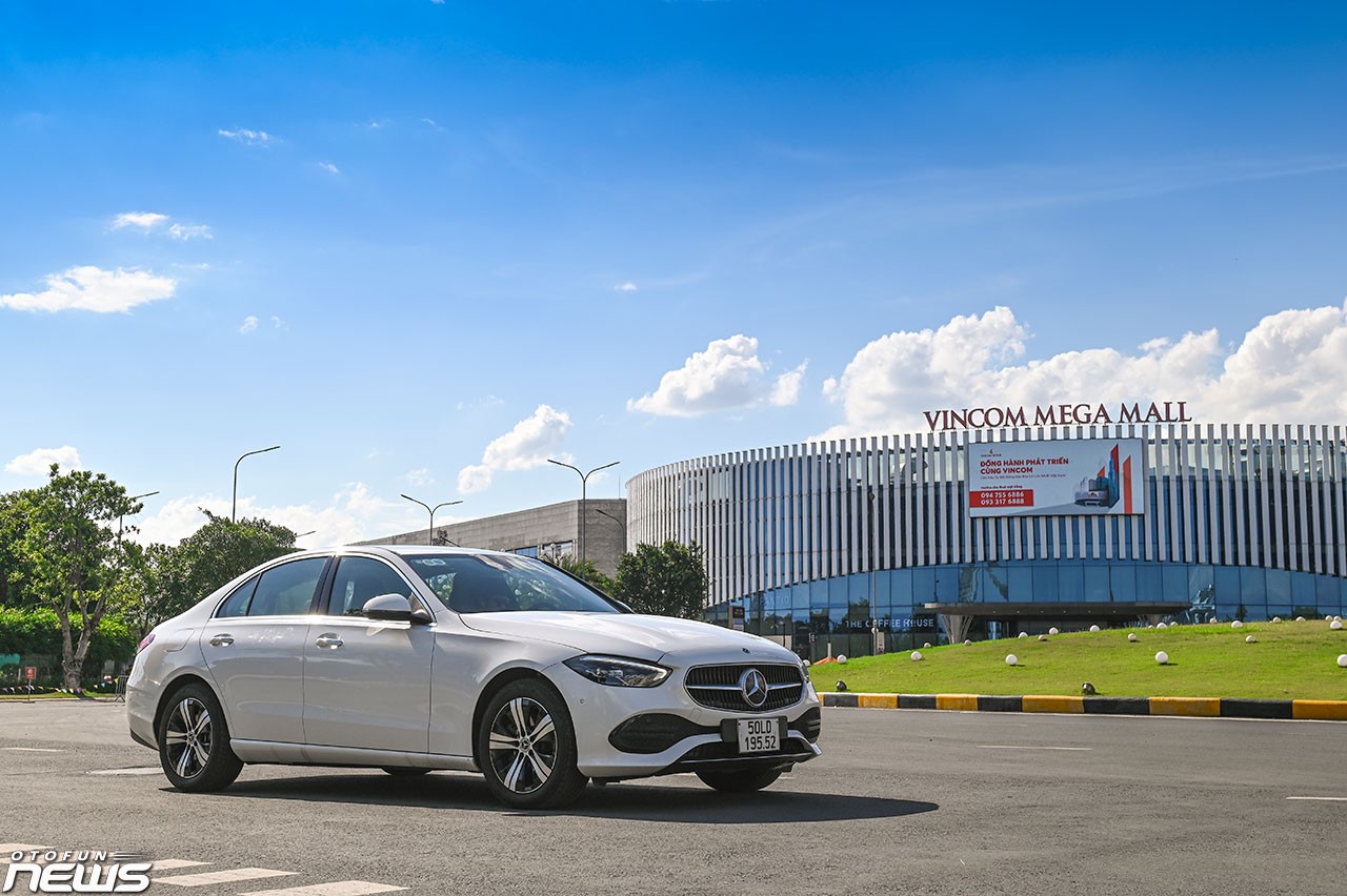 Mercedes-Benz Việt Nam giảm giá C-Class tới 110 triệu đồng