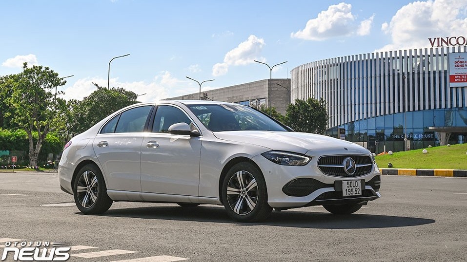 Mercedes-Benz Việt Nam tiếp tục ưu đãi 50% lệ phí trước bạ