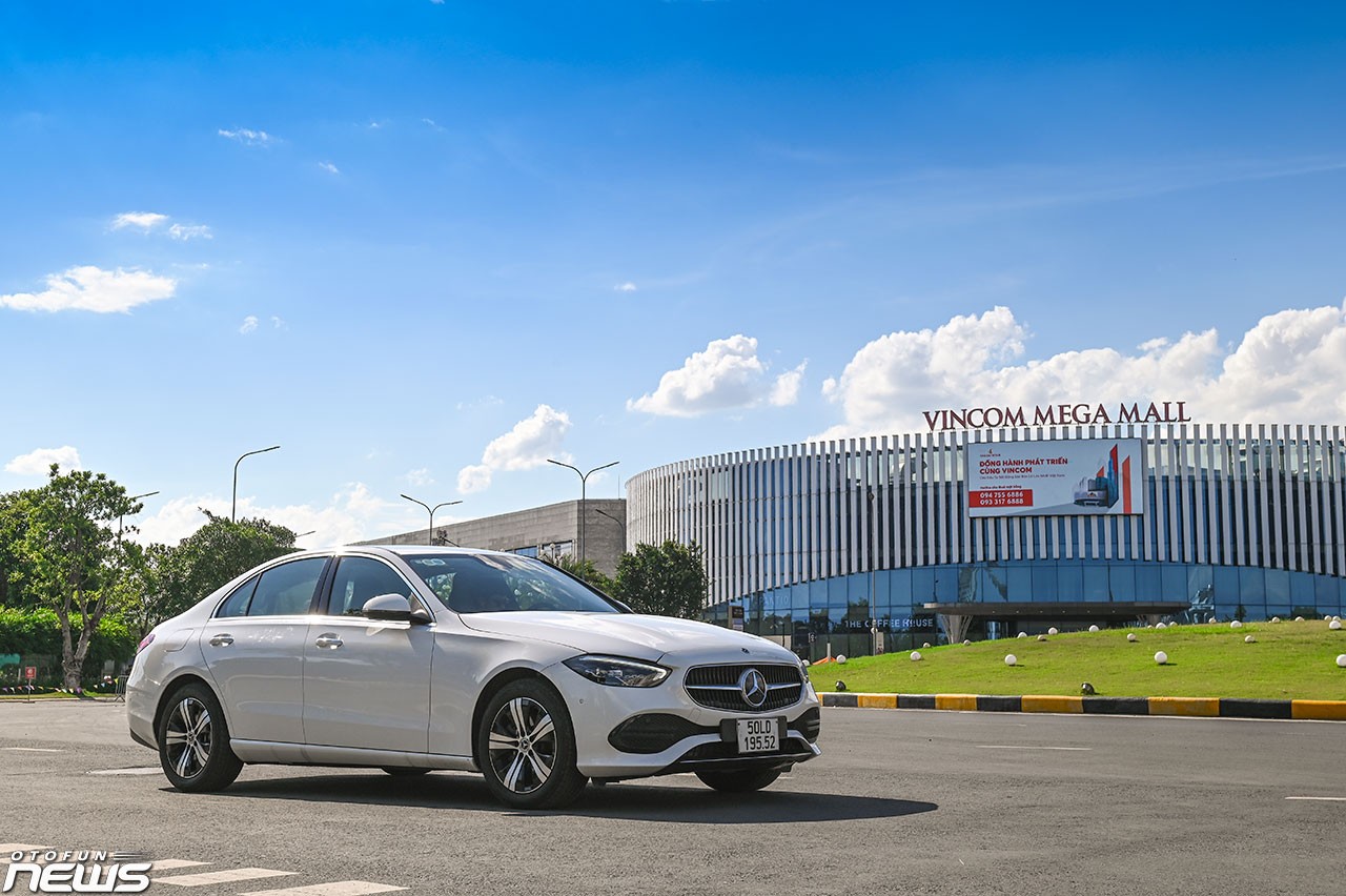 Mercedes-Benz Việt Nam tiếp tục ưu đãi 50% lệ phí trước bạ