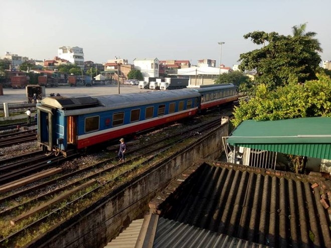 tau hoa tuyen lao cai ha noi lai bi trat banh tai ga yen vien