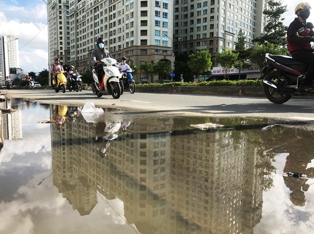 Toát mồ hôi đánh vật với con đường tai tiếng nhất TP Hồ Chí Minh toat mo hoi danh vat voi con duong tai tieng nhat tp ho chi minh