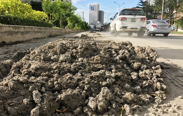 Toát mồ hôi đánh vật với con đường tai tiếng nhất TP Hồ Chí Minh toat mo hoi danh vat voi con duong tai tieng nhat tp ho chi minh