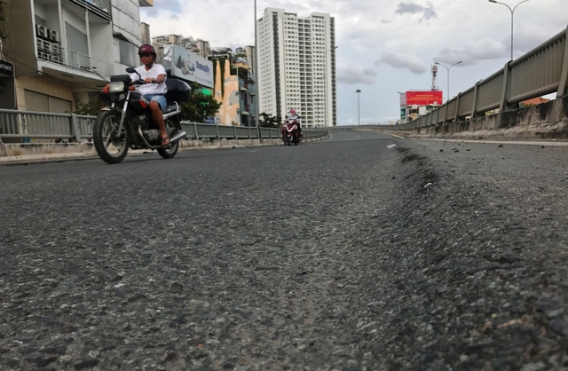 Toát mồ hôi đánh vật với con đường tai tiếng nhất TP Hồ Chí Minh toat mo hoi danh vat voi con duong tai tieng nhat tp ho chi minh