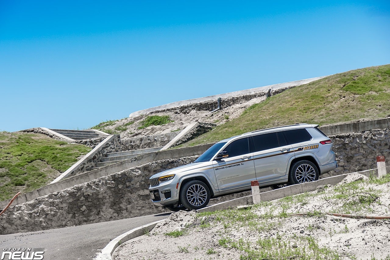 Jeep Grand Cherokee L: SUV cỡ lớn ba hàng ghế, thực dụng đúng chất Mỹ