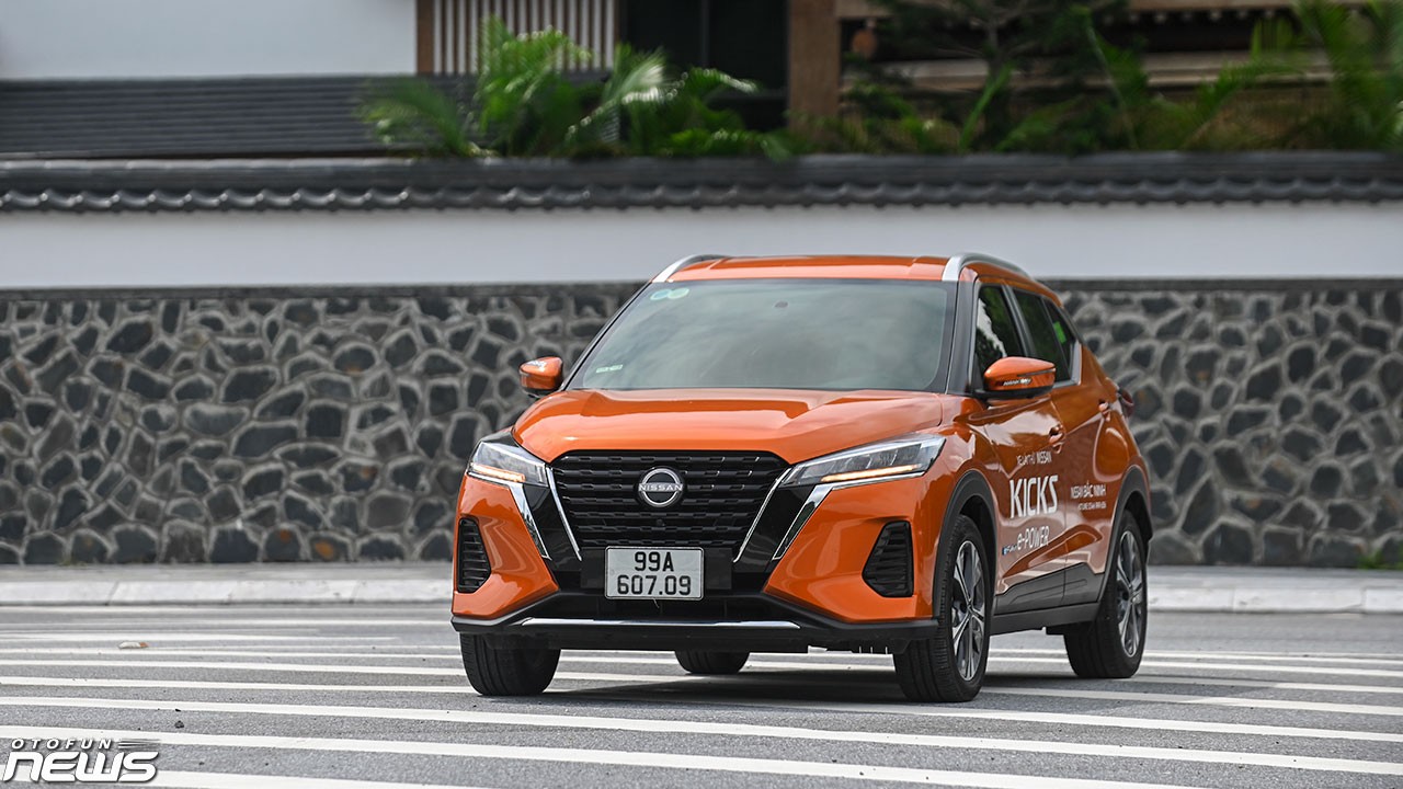 Nissan Kicks - Cảm giác mới lạ của xe điện sạc bằng máy xăng