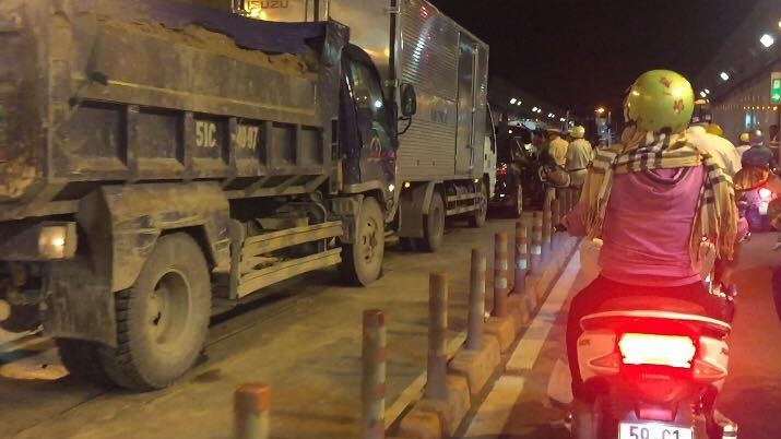TP Hồ Chí Minh: Xe ben gây tai nạn liên hoàn trong hầm Thủ Thiêm
