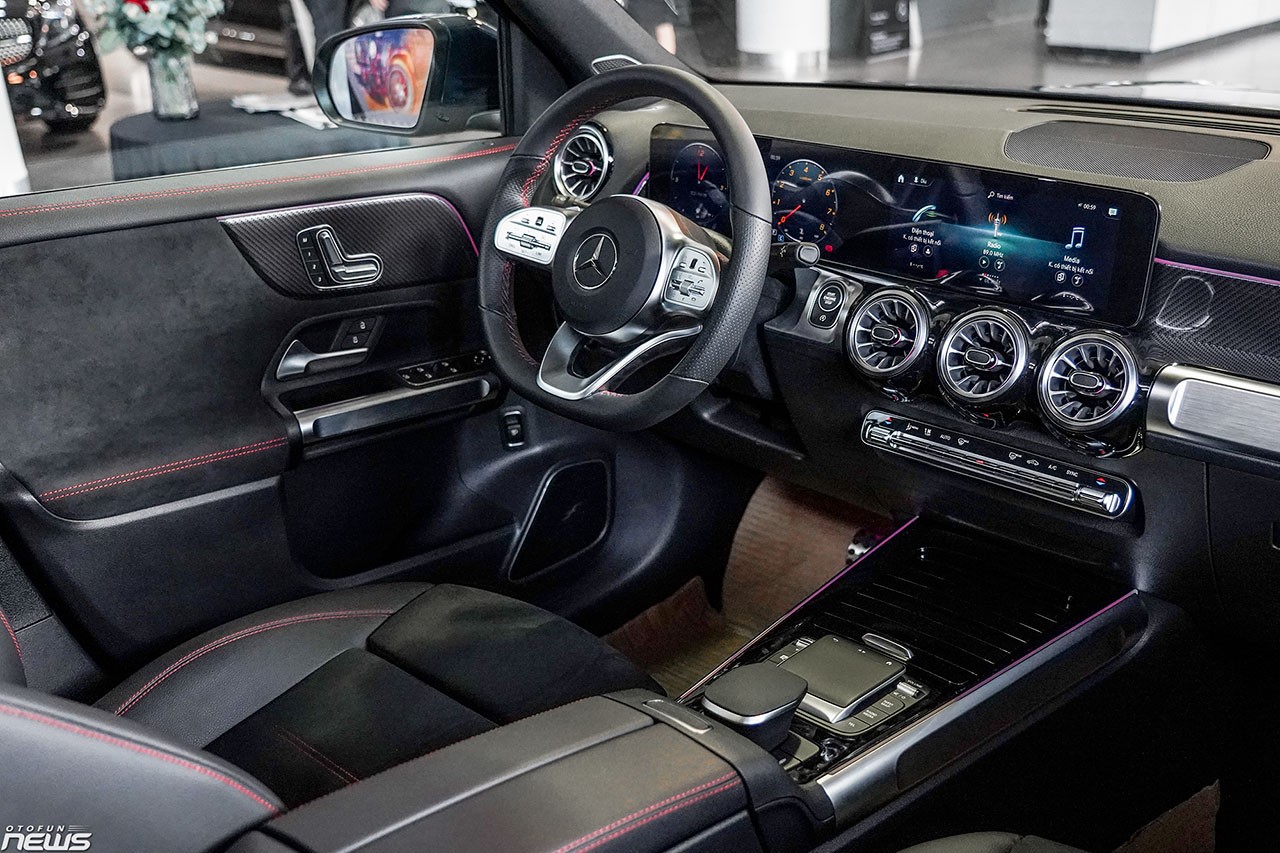 Mercedes AMG GLB 35 giá 2,7 tỷ đồng có mặt tại Hà Nội