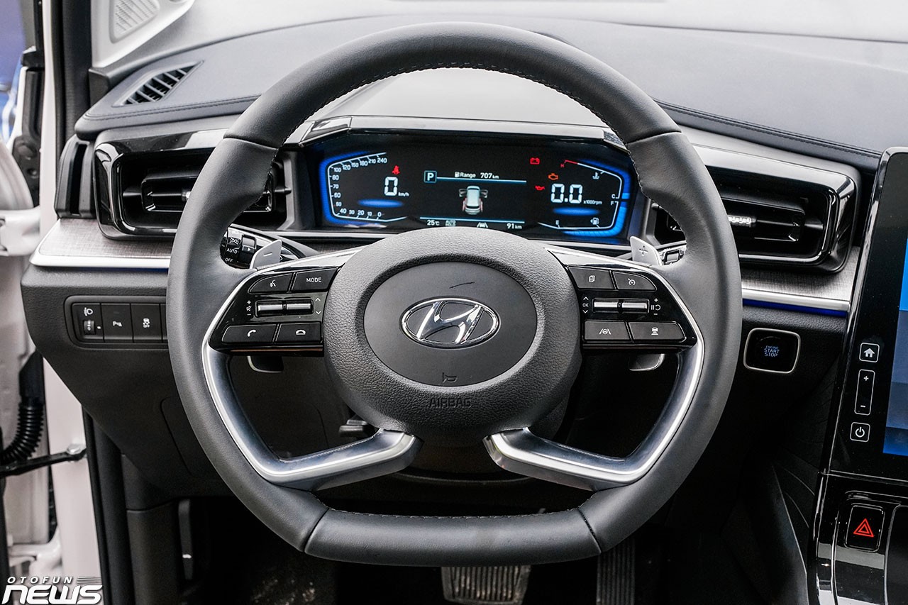 Hyundai Custin 2.0T - Xe MPV 6 chỗ ngồi giá 1 tỷ đồng