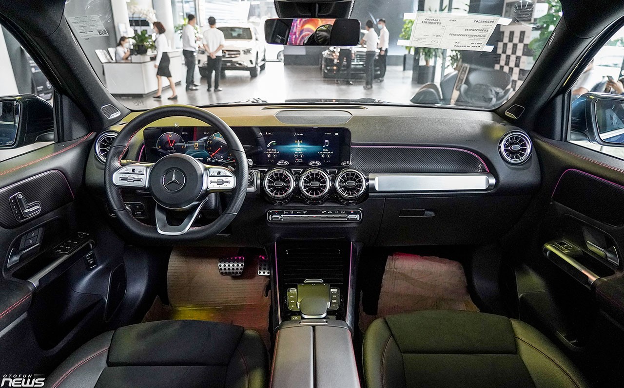 Cận cảnh Mercedes-AMG GLB 35 giá 2,7 tỷ đồng