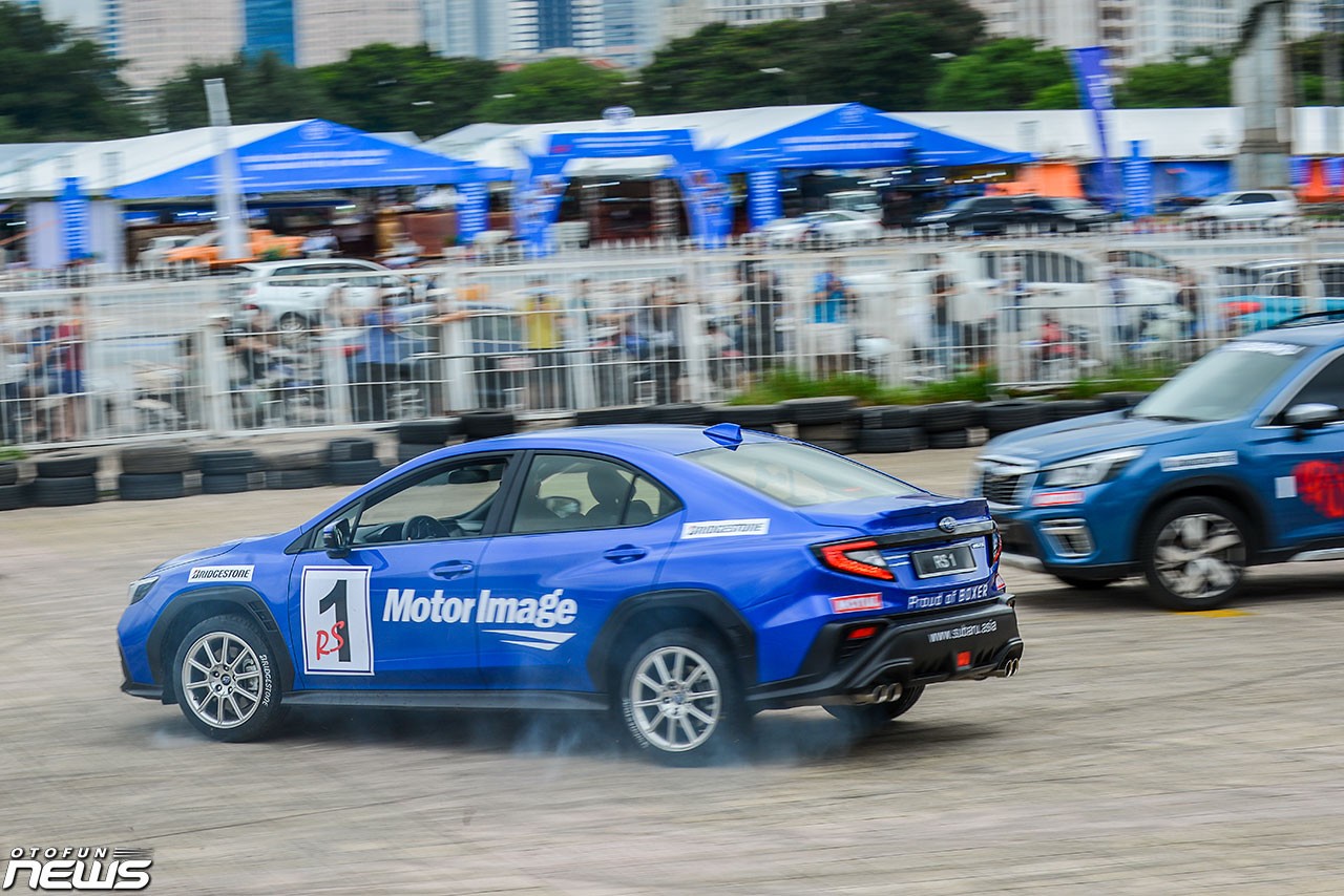 Mãn nhãn màn biểu diễn xe mạo hiểm tại Hà Nội Mãn nhãn màn biểu diễn xe mạo hiểm tại Hà Nội