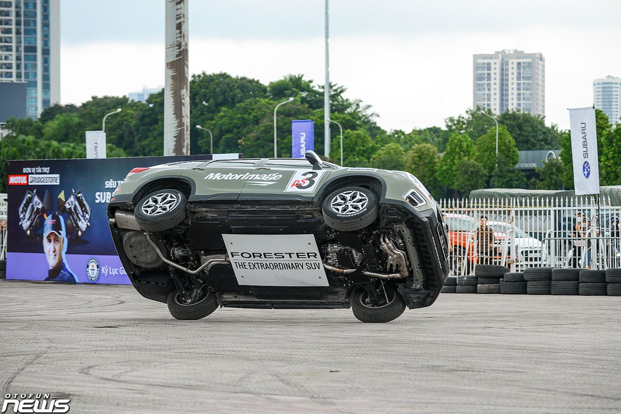 Mãn nhãn màn biểu diễn xe mạo hiểm tại Hà Nội Mãn nhãn màn biểu diễn xe mạo hiểm tại Hà Nội
