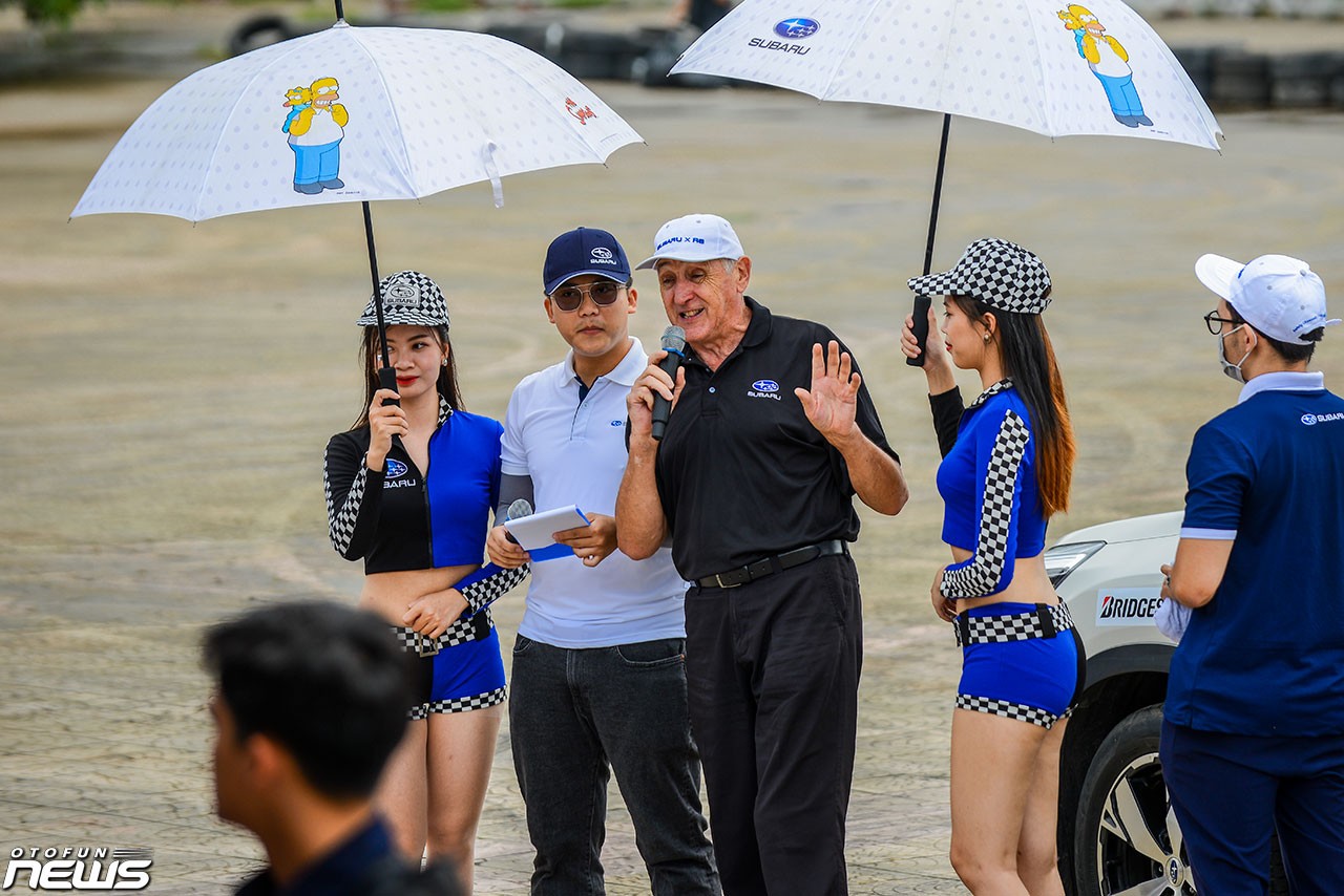 Mãn nhãn màn biểu diễn xe mạo hiểm tại Hà Nội Mãn nhãn màn biểu diễn xe mạo hiểm tại Hà Nội