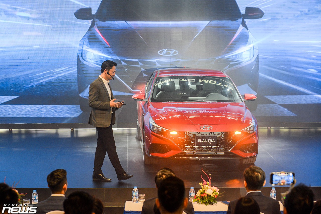 Hyundai Elantra 2023 ra mắt: 4 phiên bản, giá bán 599-799 triệu đồng