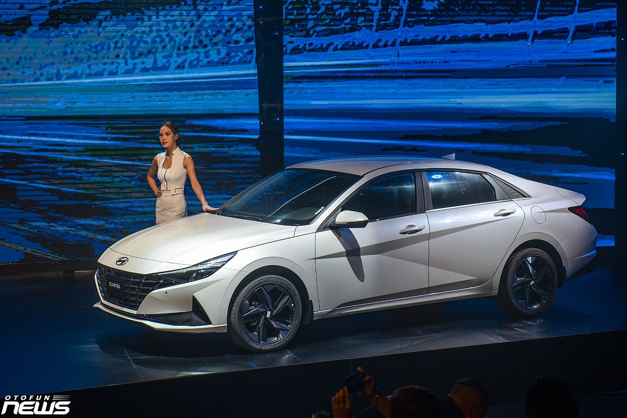 Hyundai Elantra 2023 ra mắt: 4 phiên bản, giá bán 599-799 triệu đồng
