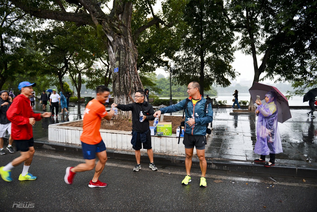 "Chạy vì An toàn giao thông" đông người tham dự dù mưa gió chay vi an toan giao thong dong nguoi tham du du mua gio