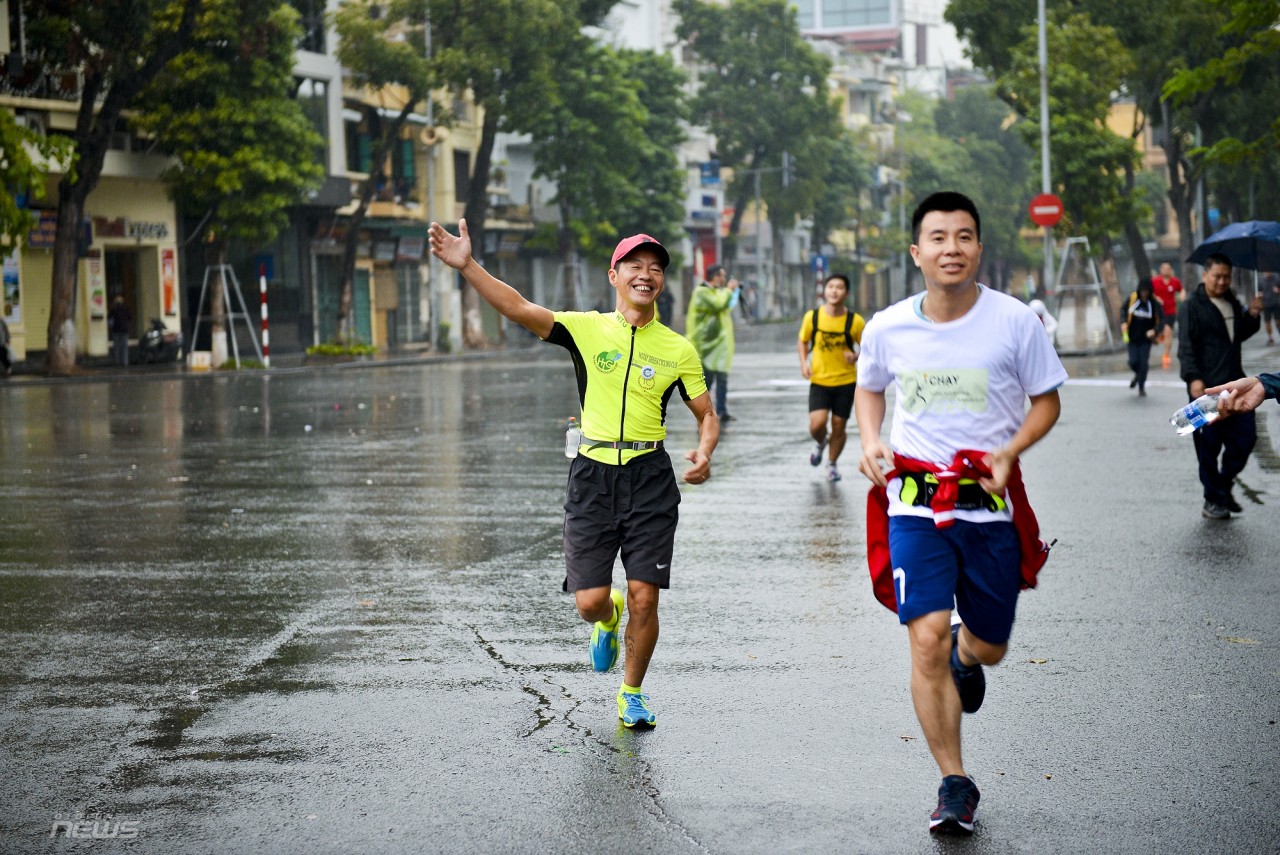 "Chạy vì An toàn giao thông" đông người tham dự dù mưa gió chay vi an toan giao thong dong nguoi tham du du mua gio
