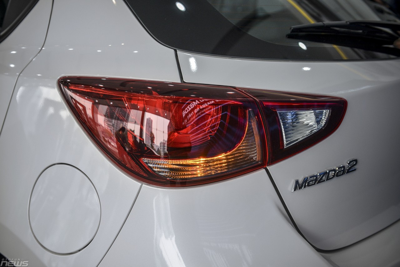 Cận cảnh Mazda 2 phiên bản sedan và hatchback vừa ra mắt Việt Nam can canh mazda 2 phien ban sedan va hatchback vua ra mat thi truong viet nam